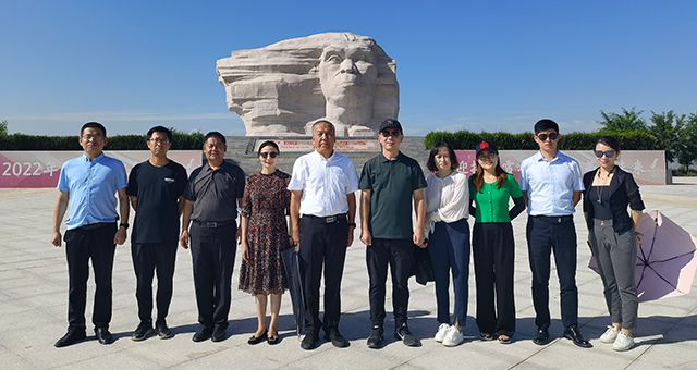 集團董事長肖厚忠等領(lǐng)導一行赴張家口市考察調(diào)研